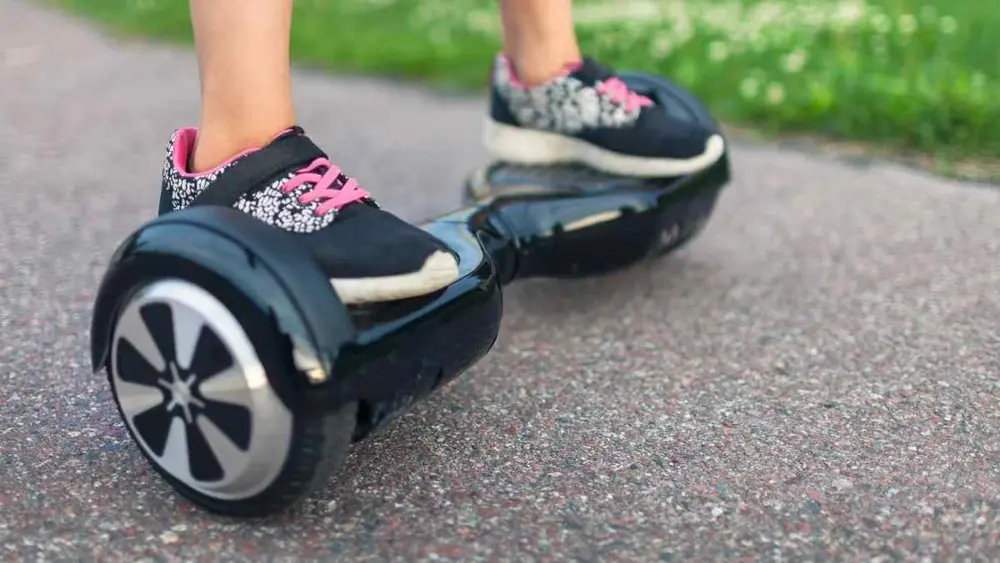Como funciona um skate elétrico